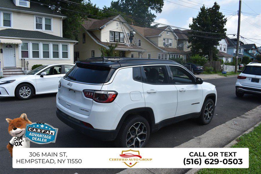 Used 2025 Jeep Compass Limited AWD/4WD image 5