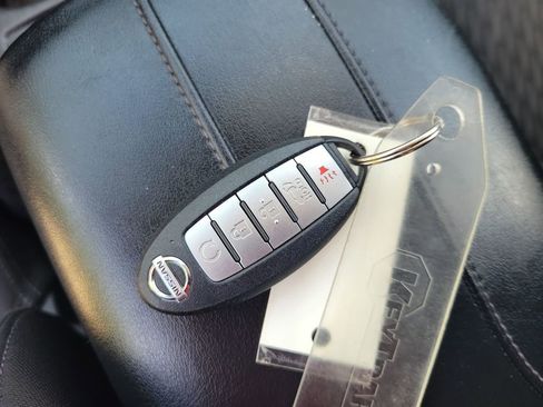 Used 2019 Nissan Rogue SV w/ Premium Package FWD image 32