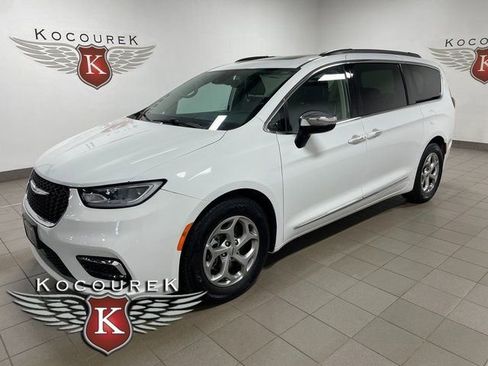 Used 2023 Chrysler Pacifica Limited FWD image 3