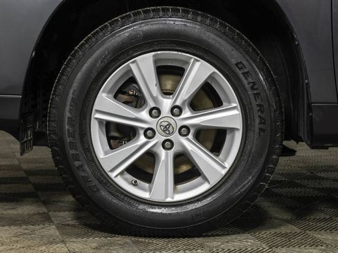 Used 2012 Toyota Highlander SE w/ Tow Pkg image 22