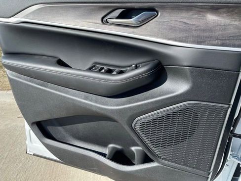 New 2026 Jeep Grand Cherokee Altitude AWD/4WD image 13