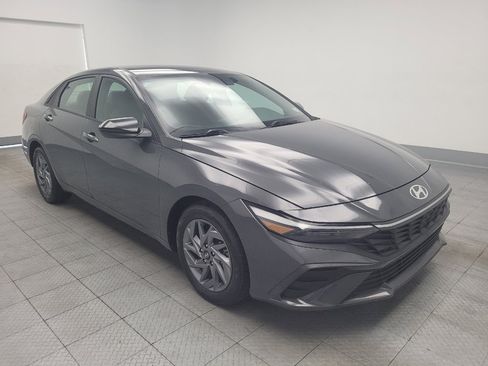 Used 2024 Hyundai Elantra SEL FWD image 13