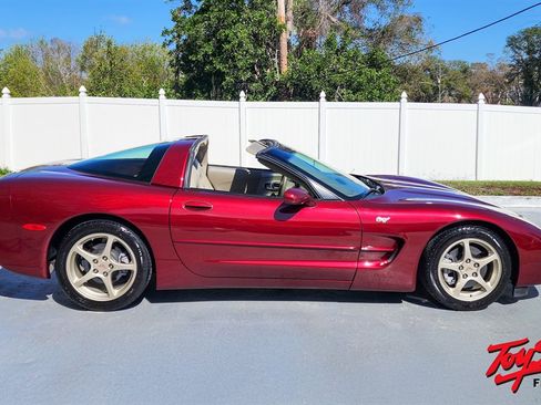 Used 2003 Chevrolet Corvette Coupe w/ Preferred Equipment Group RWD image 9