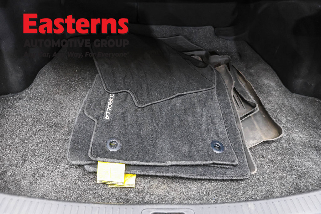 Used 2021 Toyota Corolla LE w/ Carpet Mat Package (TMS) FWD image 10