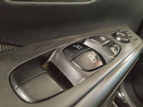 Used 2020 Nissan Kicks S FWD image 27