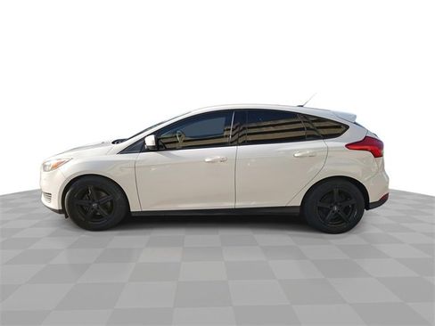Used 2018 Ford Focus SE image 5