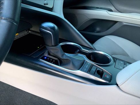 Used 2020 Toyota Camry XSE image 16