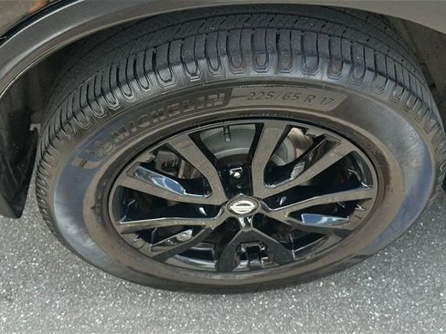 Used 2017 Nissan Rogue SV w/ Midnight Edition FWD image 15