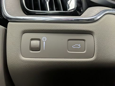 Used 2022 Volvo XC60 B5 Inscription w/ Advanced Package image 25