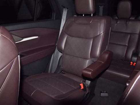 Certified 2025 Ford Explorer Platinum RWD image 20