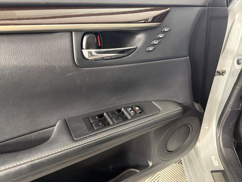 Used 2014 Lexus ES 350 w/ Luxury Package image 7