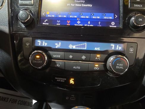 Used 2019 Nissan Rogue Sport SV FWD image 16