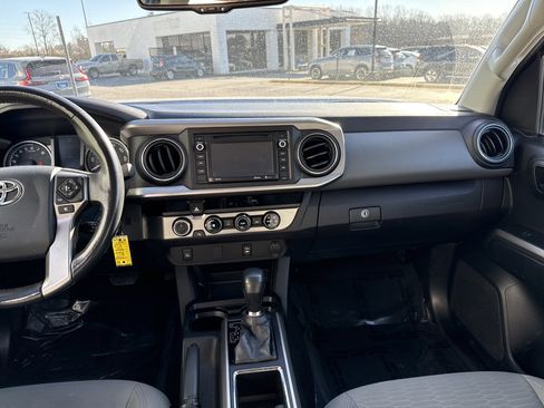 Used 2017 Toyota Tacoma SR5 w/ Tow Package image 29