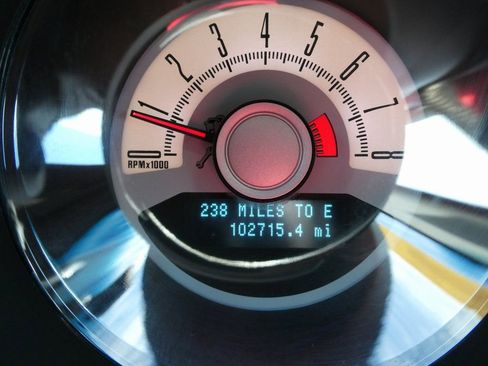 Used 2010 Ford Mustang GT Premium image 24