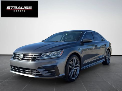 Used 2017 Volkswagen Passat 1.8T R-Line w/ R-Line Lighting Package FWD image 4