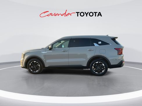 Used 2025 Kia Sorento S w/ Panoramic Sunroof Package FWD image 5