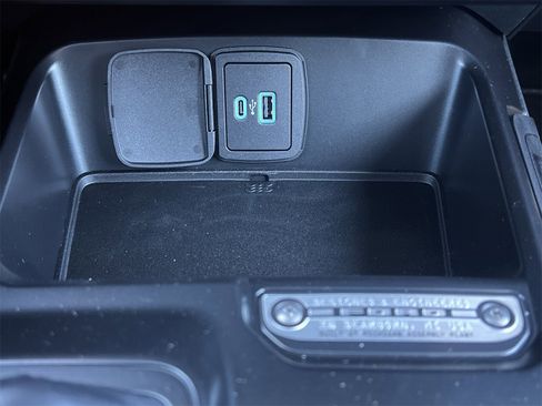 New 2025 Ford Bronco Base image 7