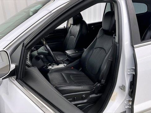 Used 2017 Buick Enclave Leather image 8