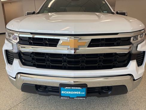 Used 2025 Chevrolet Silverado 1500 LT image 3