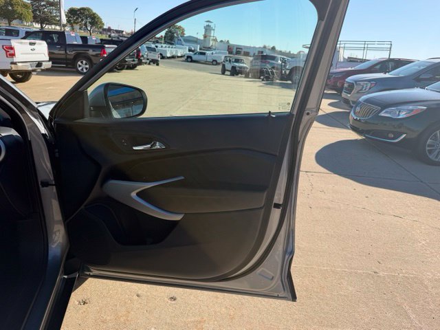 Certified 2024 Chevrolet Trax LS w/ LS Convenience Package FWD image 31
