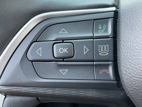 Used 2025 Jeep Grand Cherokee Altitude AWD/4WD image 31