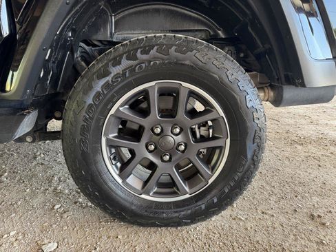Used 2020 Jeep Gladiator Overland AWD/4WD image 42