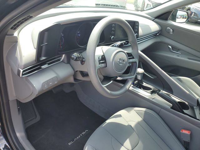 Used 2023 Hyundai Elantra SEL FWD image 18