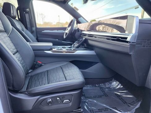 Certified 2026 Cadillac Escalade Platinum Sport w/ LPO, ONYX Package AWD/4WD image 9
