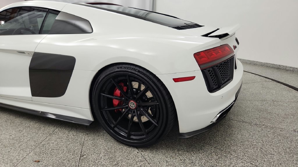 Used 2017 Audi R8 V10 w/ Carbon Exterior Package AWD/4WD image 58
