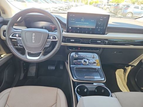 Used 2023 Lincoln Nautilus Reserve image 8