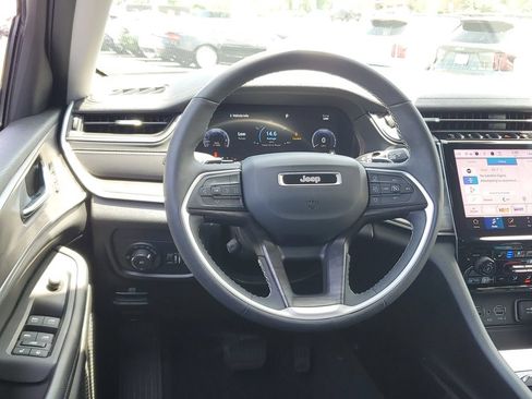 Certified 2023 Jeep Grand Cherokee Limited w/ Luxury Tech Group II AWD/4WD image 12