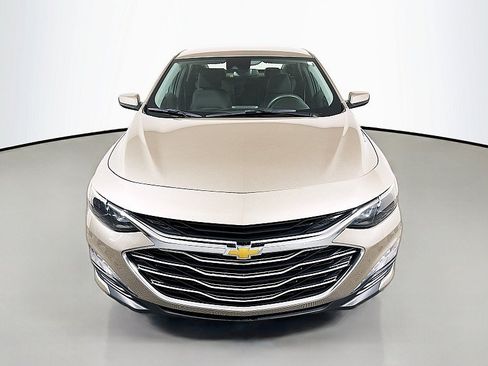 Used 2023 Chevrolet Malibu LT FWD image 2