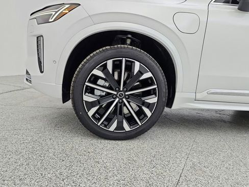 New 2026 Volvo XC90 T8 Plus image 21