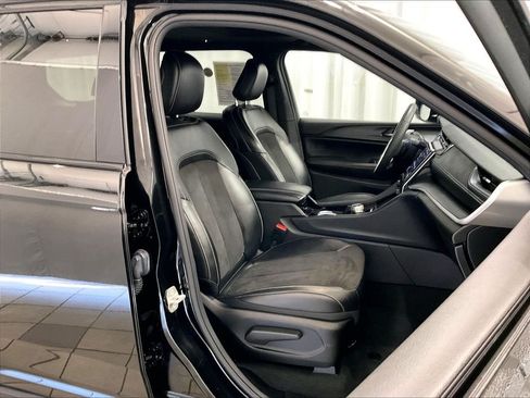 Used 2023 Jeep Grand Cherokee L Laredo AWD/4WD image 11