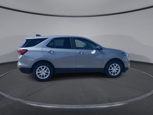 Used 2024 Chevrolet Equinox LT AWD/4WD image 2