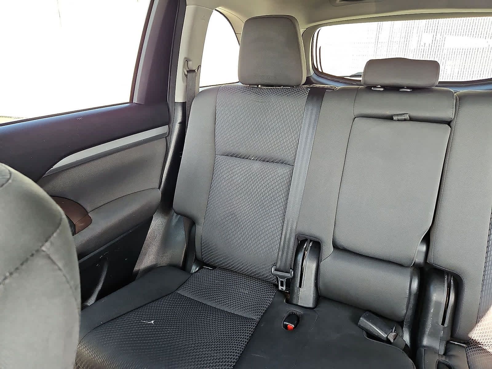 Used 2017 Toyota Highlander LE FWD image 13