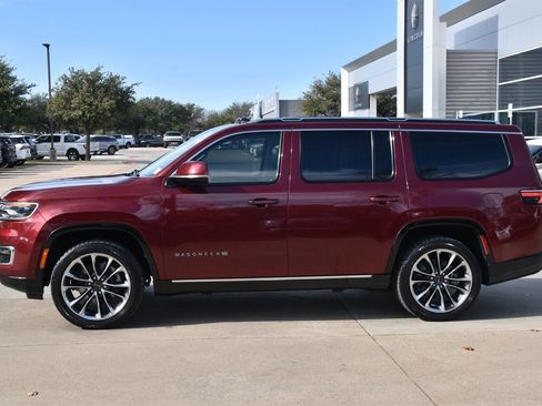 Used 2022 Jeep Wagoneer Series III w/ Premium Group I image 12