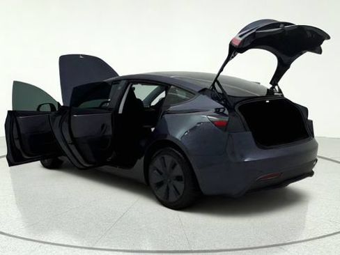 Used 2025 Tesla Model 3 Long Range RWD image 13