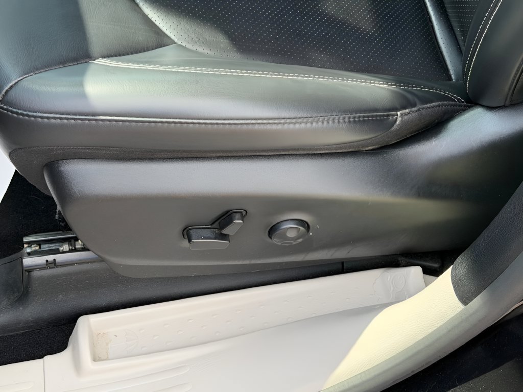 Used 2023 Chrysler Pacifica Touring-L FWD image 22