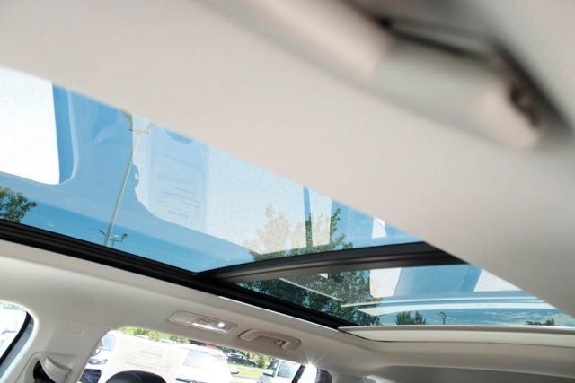 Used 2023 Volkswagen Tiguan SE w/ Panoramic Sunroof Package AWD/4WD image 15