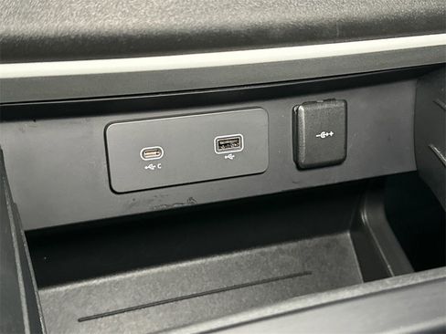 Used 2022 Land Rover Defender 110 X-Dynamic SE image 31