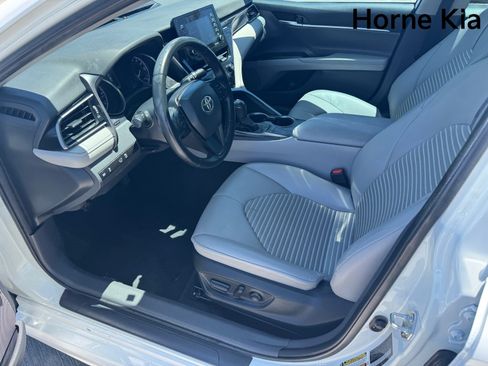 Used 2023 Toyota Camry SE FWD image 9
