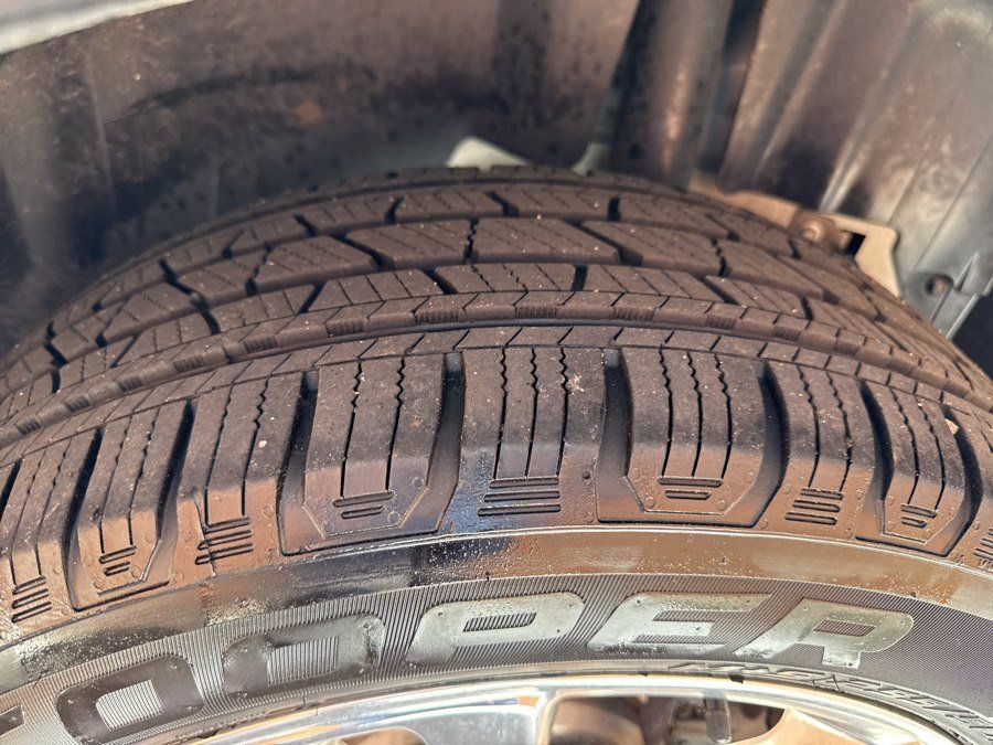 Used 2019 Ford Explorer XLT w/ Equipment Group 202A AWD/4WD image 15