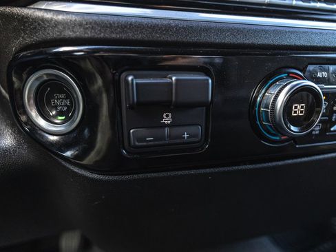 Used 2024 GMC Sierra 3500 SLE w/ SLE Convenience Package image 21