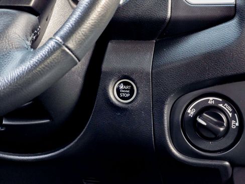 Used 2023 Nissan Frontier SV w/ SV Convenience Package image 40