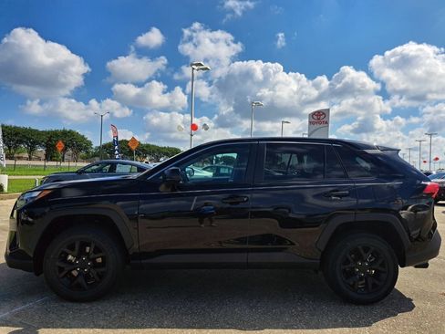 Used 2025 Toyota RAV4 LE FWD image 8
