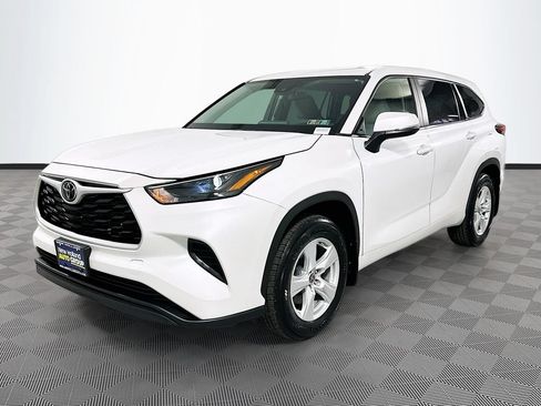 Used 2023 Toyota Highlander L AWD/4WD image 5