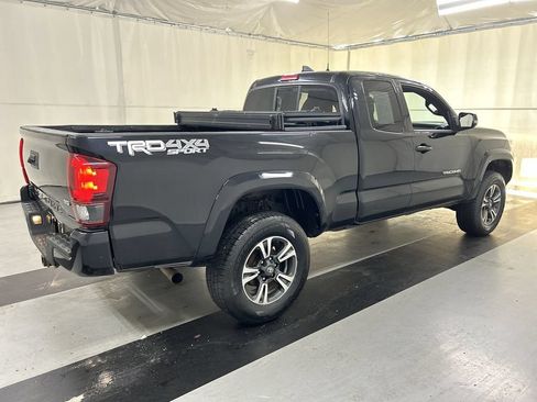 Used 2019 Toyota Tacoma TRD Sport w/ Technology Package AWD/4WD image 2
