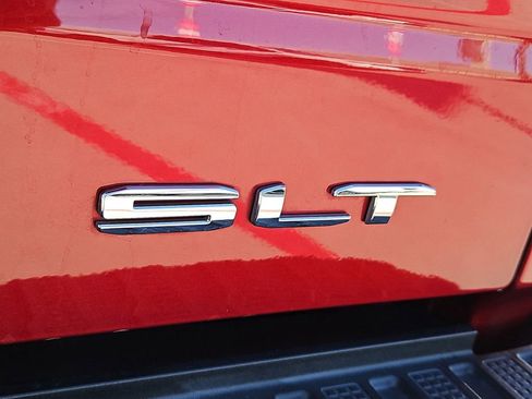 Used 2021 GMC Sierra 1500 SLT image 11