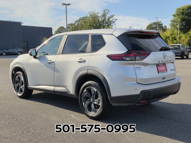 Used 2024 Nissan Rogue SV AWD/4WD image 3